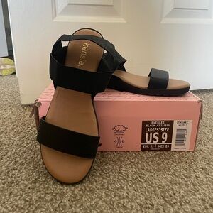Kensie Black Wedged Sandals. Size 9.